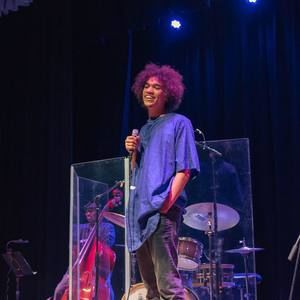 Meet your Posher, Ele